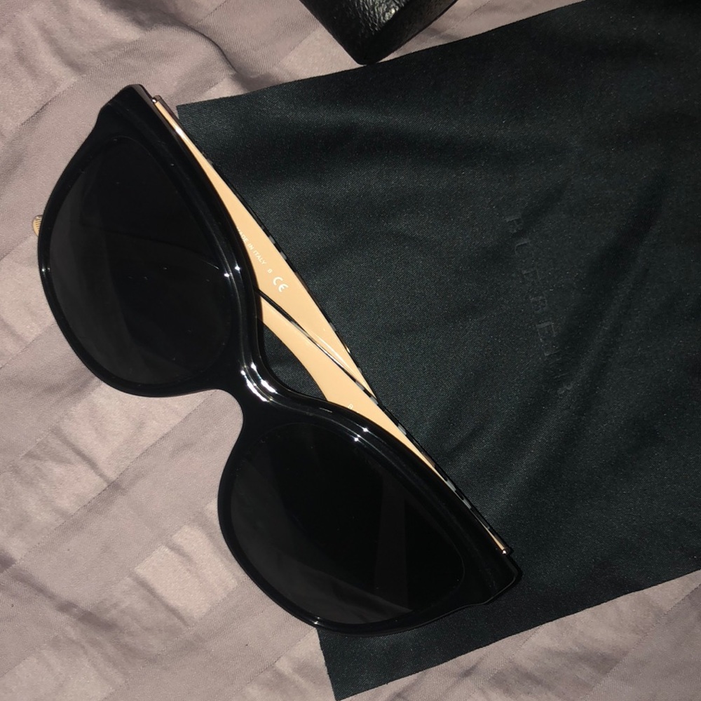 BURBERRY SUNGLASSES
